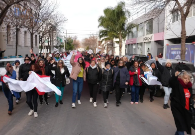 Las mujeres de la UCR marcaron la cancha: piquete a los patriarcas boinablanca y puerta cerrada a LLA. Cumbre en La Pampa con figuras de todo el país. «La democracia está en peligro», advirtieron. No a una alianza con el mileísmo. Reclaman lugares en las listas.